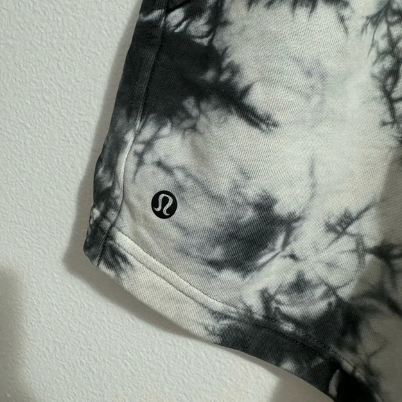 Lululemon inner glow earth dye scuba shorts women’s size 2 gray black white - Picture 3 of 5